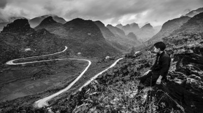 Chỉ c&oacute; con đường ngay ch&iacute;nh mới dẫn đến b&igrave;nh an